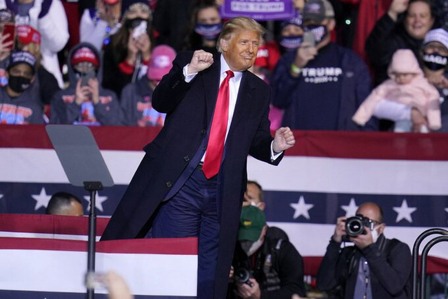 Điệu nhảy hài hước của Tổng thống Trump mùa tranh cử bất ngờ trở thành hiện tượng dance cover triệu view gây sốt MXH - Ảnh 5. Điệu nhảy hài hước của Tổng thống Trump mùa tranh cử bất ngờ trở thành hiện tượng dance cover triệu view gây sốt MXH - Ảnh 5.