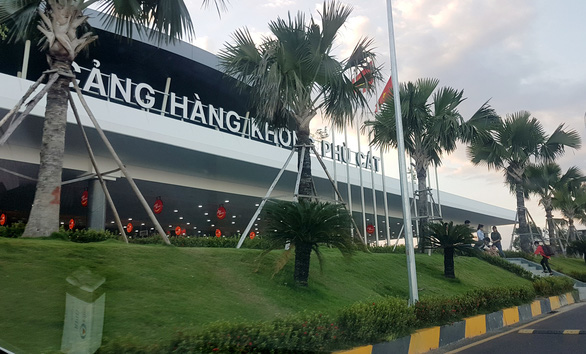 Bão số 9 còn cách đất liền hơn 300km, đóng cửa 6 sân bay, dừng chạy tàu hỏa  - Ảnh 1.