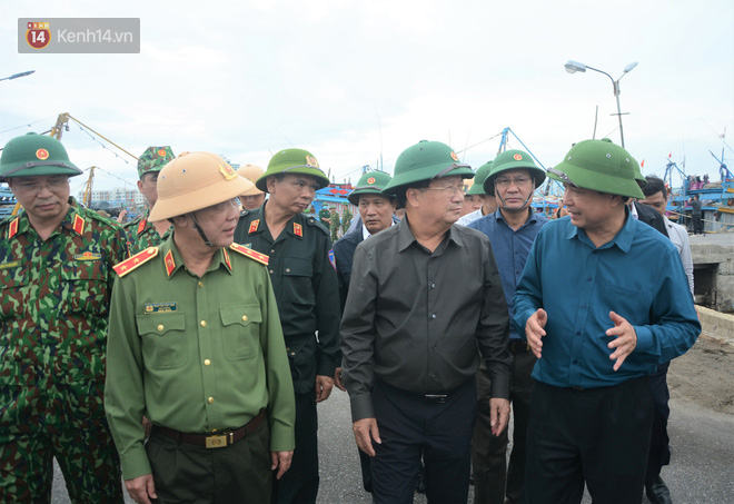 Phó Thủ tướng Trịnh Đình Dũng: Bão số 9 mạnh và nguy hiểm nhất 20 năm trở lại đây tại miền Trung, tuyệt đối không được chủ quan - Ảnh 2.