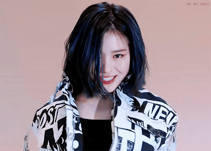 8 cô nàng đẹp trai nhất Kpop: Mỹ nhân TWICE khiến fangirl đổ rầm rầm, chị đại MAMAMOO nhờ đâu mà tóc dài vẫn soái đến lạ? - Ảnh 7. 8 cô nàng đẹp trai nhất Kpop: Mỹ nhân TWICE khiến fangirl đổ rầm rầm, chị đại MAMAMOO nhờ đâu mà tóc dài vẫn soái đến lạ? - Ảnh 7.