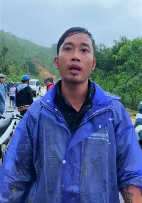 Nạn nhân vụ sạt lở núi bàng hoàng kể lại phút thoát chết: Tôi bị đất đá vùi, bò được ra ngoài cùng 1 người gãy chân - Ảnh 2. Nạn nhân vụ sạt lở núi bàng hoàng kể lại phút thoát chết: Tôi bị đất đá vùi, bò được ra ngoài cùng 1 người gãy chân - Ảnh 2.