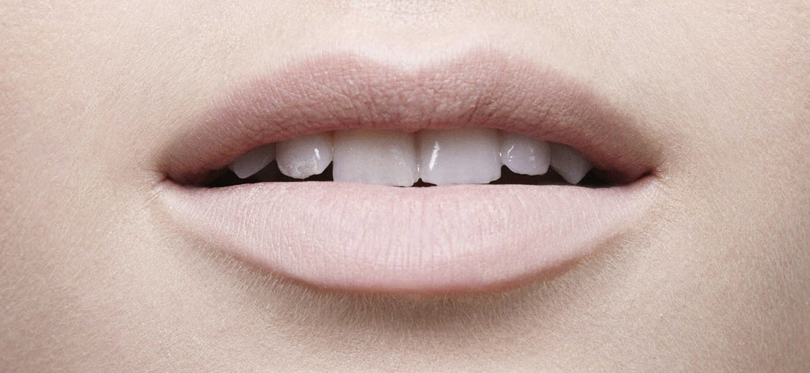 фото белых губ