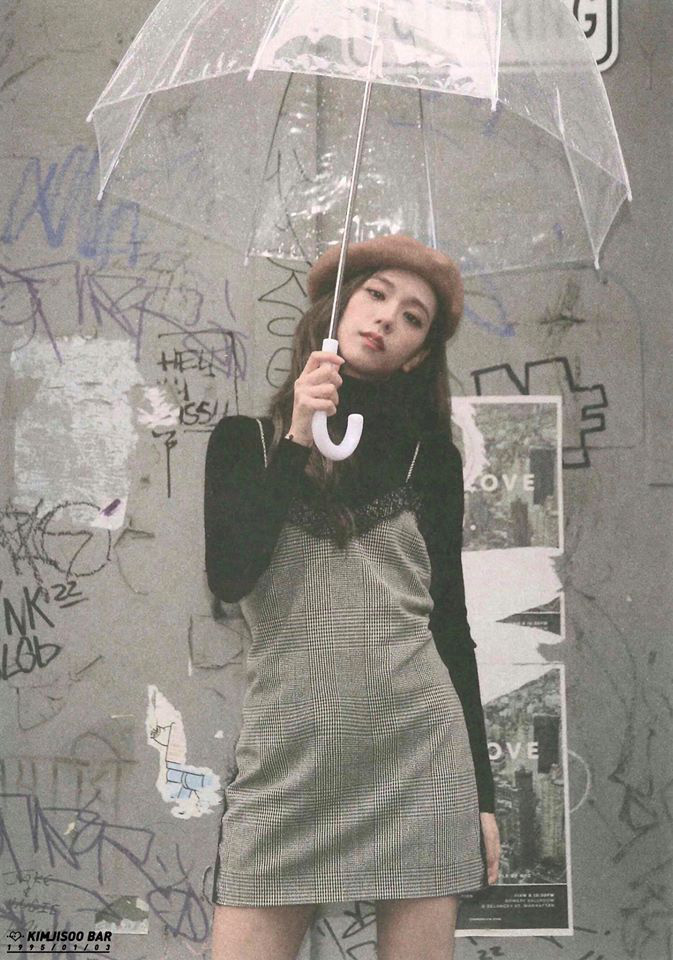 Giữa những ngày Sài Gòn mưa như trút, fan “đào” lại bộ ảnh “thách thức mưa gió” của Jisoo (BLACKPINK): Kiểu gì cũng có ảnh đẹp! - Ảnh 2. Giữa những ngày Sài Gòn mưa như trút, fan “đào” lại bộ ảnh “thách thức mưa gió” của Jisoo (BLACKPINK): Kiểu gì cũng có ảnh đẹp! - Ảnh 2.
