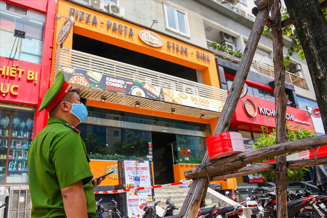 Dịch Covid-19 ngày 13/8: Thêm 3 ca mắc mới; Bệnh nhân 812 là nhân viên giao Pizza tại Hà Nội tiên lượng nặng - Ảnh 1.