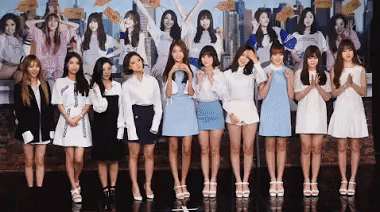Loạt khoảnh khắc chênh lệch vóc dáng gây sốt của idol Hàn: MAMAMOO lộ chiều cao thật, BTS gây lú vì em lớn hơn anh - Ảnh 8. Loạt khoảnh khắc chênh lệch vóc dáng gây sốt của idol Hàn: MAMAMOO lộ chiều cao thật, BTS gây lú vì em lớn hơn anh - Ảnh 8.
