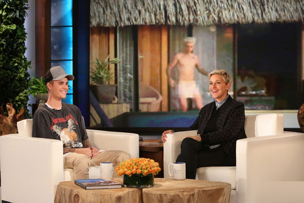 Trước khi bị bóc loạt phốt về nhân cách, MC Ellen DeGeneres đã nhiều lần hứng gạch đá trong chính talk show của mình - Ảnh 3.