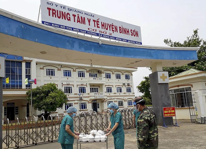 Dịch Covid-19 ngày 5/8: Thêm 2 ca nhiễm ở Quảng Nam; 15 bệnh nhân đang nguy kịch - Ảnh 1.