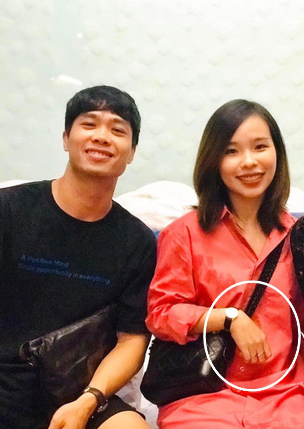 Dân tình chú ý đến vòng 2 lùm lùm của Viên Minh trong ảnh cùng Công Phượng đi dự tiệc - Ảnh 1. Dân tình chú ý đến vòng 2 lùm lùm của Viên Minh trong ảnh cùng Công Phượng đi dự tiệc - Ảnh 1.