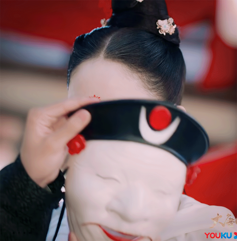 Cổ Lực Na Trát bị soi biểu cảm đơ cứng ở phim mới, diễn thế này mà tranh suất chiếu của Triệu Lệ Dĩnh ư? - Ảnh 2. Cổ Lực Na Trát bị soi biểu cảm đơ cứng ở phim mới, diễn thế này mà tranh suất chiếu của Triệu Lệ Dĩnh ư? - Ảnh 2.