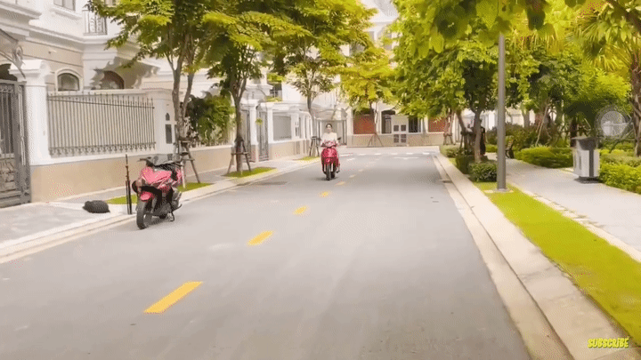 Hương Giang tung vlog khoe biệt thự xa hoa, còn chốt đơn 2 đồng hồ giá 1,2 tỷ: Nữ CEO quyền lực Vbiz đây rồi! - Ảnh 3. Hương Giang tung vlog khoe biệt thự xa hoa, còn chốt đơn 2 đồng hồ giá 1,2 tỷ: Nữ CEO quyền lực Vbiz đây rồi! - Ảnh 3.