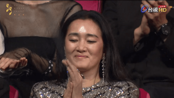 Phù thuỷ Mulan Củng Lợi: Tiểu tam phá nát gia đình Trương Nghệ Mưu, hôn nhân lỡ dở với tỷ phú thành chị đại phương Tây kính nể - Ảnh 20. Phù thuỷ Mulan Củng Lợi: Tiểu tam phá nát gia đình Trương Nghệ Mưu, hôn nhân lỡ dở với tỷ phú thành chị đại phương Tây kính nể - Ảnh 20.