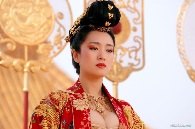 Phù thuỷ Mulan Củng Lợi: Tiểu tam phá nát gia đình Trương Nghệ Mưu, hôn nhân lỡ dở với tỷ phú thành chị đại phương Tây kính nể - Ảnh 7. Phù thuỷ Mulan Củng Lợi: Tiểu tam phá nát gia đình Trương Nghệ Mưu, hôn nhân lỡ dở với tỷ phú thành chị đại phương Tây kính nể - Ảnh 7.