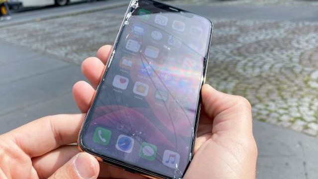 iphone 11 bị vỡ mặt kính