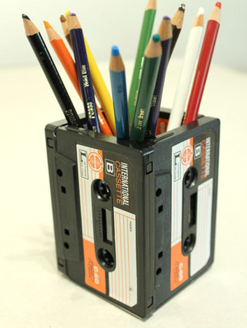 Kiếm băng cassette làm ống bút retro bàn học 6
