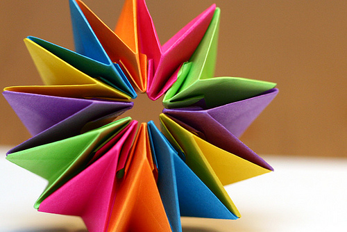 Học lỏm cách gấp pháo hoa origami huyền ảo 2