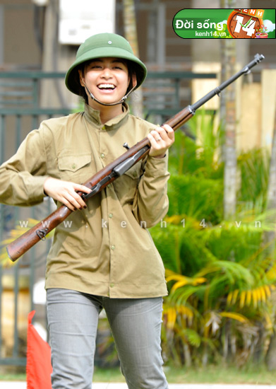 Ngỡ ngàng hot girl Việt giản dị mà cực dễ thương khi mặc quân phục 4 Ngỡ ngàng hot girl Việt giản dị mà cực dễ thương khi mặc quân phục 4