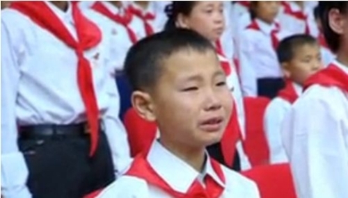 <b>Triều Tiên</b>: Cứ gặp lãnh tụ là người dân lại khóc như mưa 20 - trieu-tien-cu-gap-lanh-tu-la-nguoi-dan-lai-khoc-nhu-mua-