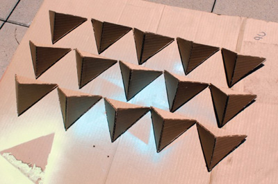 Thiết kế kệ treo tường tam giác siêu tiện ích 6