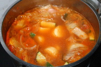 Ấm nóng ngày lạnh với công thức bò hầm và canh kimchi 6