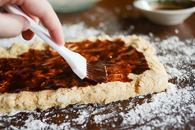 Ăn bánh scones cuộn hương quế cho buổi tiệc trà ngày lạnh 11