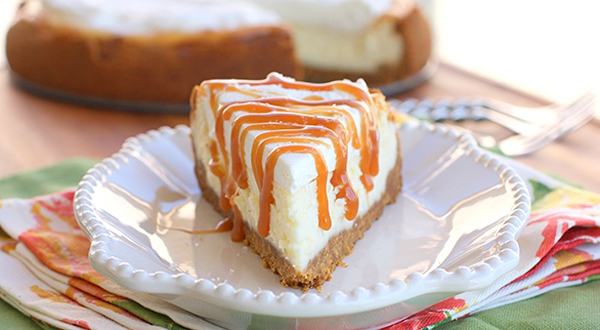 Cheesecake nướng phủ sốt caramel thơm lừng 7