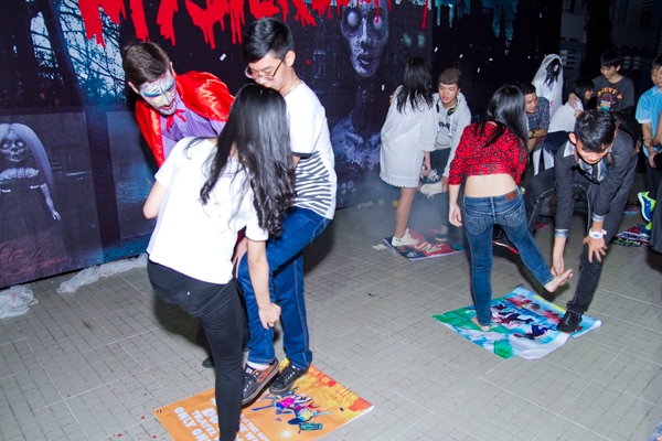 HS trường Hoàng Hoa Thám chơi lễ Halloween sớm 10