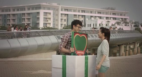 Cư dân mạng phát sốt với "Màn tỏ tình chấn động trên Đại Lộ Tình Yêu" 8 Cư dân mạng phát sốt với "Màn tỏ tình chấn động trên Đại Lộ Tình Yêu" 8