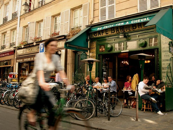 Trải nghiệm cảm giác lãng mạn của cafe đường phố Paris 3