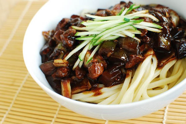 Mì jajangmyun Hàn Quốc cho ngày FA "không buồn" 12