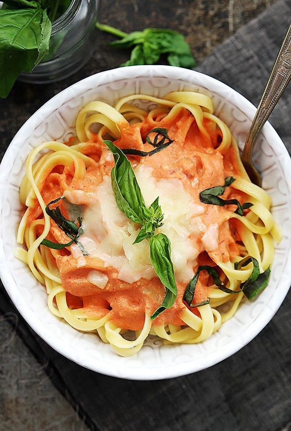 Xem công thức fettuccine và nghe câu chuyện về món pasta Ý 2