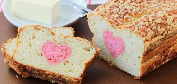 Ngạc nhiên với bánh mì phô mai ẩn giấu thông điệp ngọt ngào 8