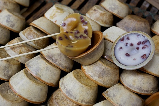 Put Chai Ko (Bánh đúc đậu đỏ): Món ăn vặt này gần giống như bánh đúc, với nhân đậu đỏ ngọt bùi và lạ miệng.