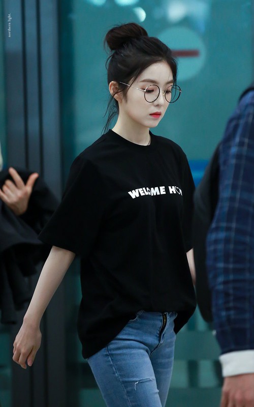 Lý do khiến ai cũng bật ngửa đằng sau sở thích diện kính "mọt sách" hot trend của Irene (Red Velvet) Lý do khiến ai cũng bật ngửa đằng sau sở thích diện kính "mọt sách" hot trend của Irene (Red Velvet)