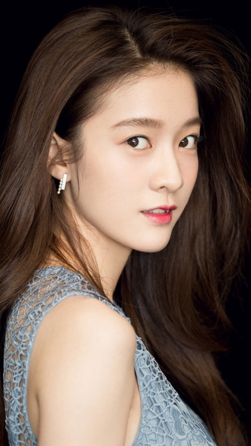 Lộ diện bạn gái mới của Dương Dương: Không phải Địch Lệ Nhiệt Ba! - Ảnh 2. Lộ diện bạn gái mới của Dương Dương: Không phải Địch Lệ Nhiệt Ba! - Ảnh 2.