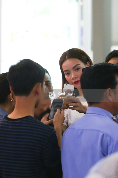 Hà Hồ - Kim Lý lại dính như sam, thân mật ngoài phố và cùng nhau về nhà lúc nửa đêm - Ảnh 1. Hà Hồ - Kim Lý lại dính như sam, thân mật ngoài phố và cùng nhau về nhà lúc nửa đêm - Ảnh 1.