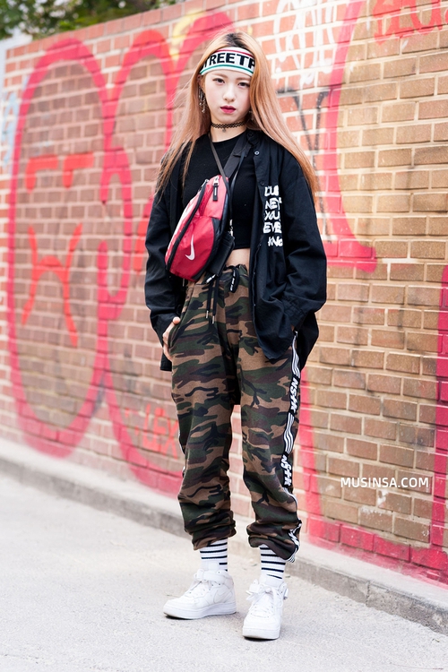 Ngắm street style giới trẻ Hàn không chỉ sướng mắt mà còn giúp bạn lượm lặt được hàng loạt gợi ý mix đồ dễ mà chất - Ảnh 10. Ngắm street style giới trẻ Hàn không chỉ sướng mắt mà còn giúp bạn lượm lặt được hàng loạt gợi ý mix đồ dễ mà chất - Ảnh 10.