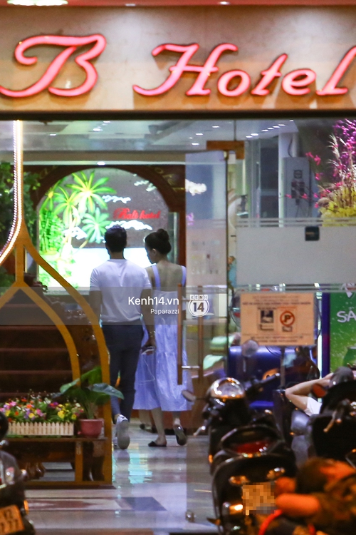 Hà Hồ - Kim Lý lại dính như sam, thân mật ngoài phố và cùng nhau về nhà lúc nửa đêm - Ảnh 12. Hà Hồ - Kim Lý lại dính như sam, thân mật ngoài phố và cùng nhau về nhà lúc nửa đêm - Ảnh 12.