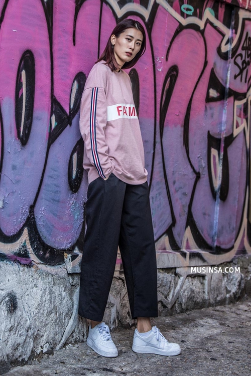 Ngắm street style giới trẻ Hàn không chỉ sướng mắt mà còn giúp bạn lượm lặt được hàng loạt gợi ý mix đồ dễ mà chất - Ảnh 11. Ngắm street style giới trẻ Hàn không chỉ sướng mắt mà còn giúp bạn lượm lặt được hàng loạt gợi ý mix đồ dễ mà chất - Ảnh 11.