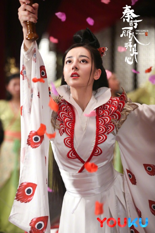 Diễn xuất kém xuất thần, “Lệ Cơ” Địch Lệ Nhiệt Ba vẫn gỡ gạc được nhờ nhan sắc - Ảnh 15. Diễn xuất kém xuất thần, “Lệ Cơ” Địch Lệ Nhiệt Ba vẫn gỡ gạc được nhờ nhan sắc - Ảnh 15.