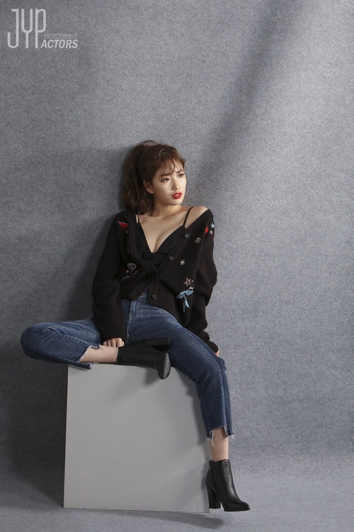 Suzy và Sulli đẹp cùng kiểu nữ thần: Người được công chúng tung hô, kẻ thành nữ hoàng thị phi - Ảnh 16. Suzy và Sulli đẹp cùng kiểu nữ thần: Người được công chúng tung hô, kẻ thành nữ hoàng thị phi - Ảnh 16.
