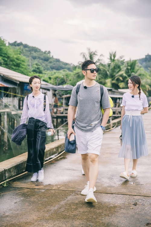 Triệu Vy trẻ trung ở tuổi tứ tuần, cùng cậu bạn tri kỷ Huỳnh Hiểu Minh song kiếm hợp bích - Ảnh 4. Triệu Vy trẻ trung ở tuổi tứ tuần, cùng cậu bạn tri kỷ Huỳnh Hiểu Minh song kiếm hợp bích - Ảnh 4.