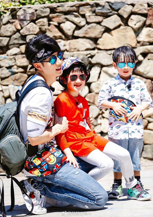 Hé lộ hình ảnh của 2 cục cưng siêu cấp dễ thương nhà Ngô Tôn dự báo sẽ gây bão mạng xã hội - Ảnh 3. Hé lộ hình ảnh của 2 cục cưng siêu cấp dễ thương nhà Ngô Tôn dự báo sẽ gây bão mạng xã hội - Ảnh 3.