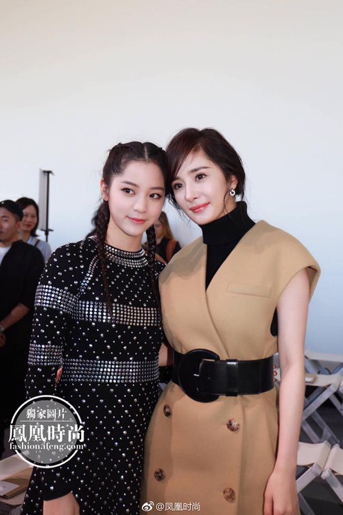 Dương Mịch khoe nhan sắc đỉnh cao cùng thần thái sang chảnh bên Dạ Hoa Triệu Hựu Đình - Ảnh 9. Dương Mịch khoe nhan sắc đỉnh cao cùng thần thái sang chảnh bên Dạ Hoa Triệu Hựu Đình - Ảnh 9.