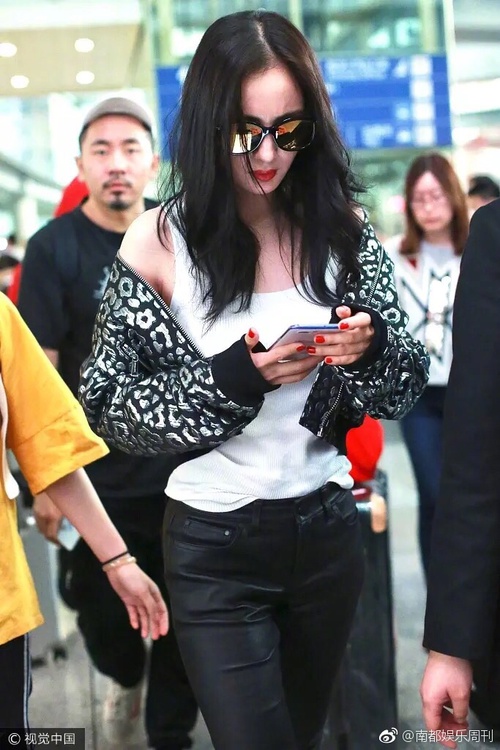 Dương Mịch chứng minh sắc vóc siêu chuẩn với đôi vai hờ hững và vòng một cup D - Ảnh 4.