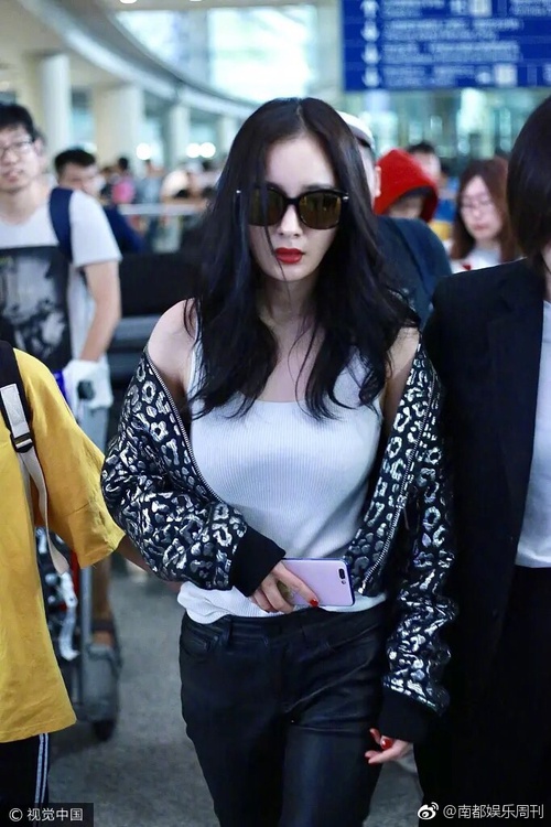 Dương Mịch chứng minh sắc vóc siêu chuẩn với đôi vai hờ hững và vòng một cup D - Ảnh 5.