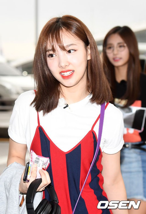 HOT: Tzuyu và Sana đẹp xứng danh nữ thần, cùng thành viên TWICE chuẩn bị đổ bộ Việt Nam - Ảnh 6. HOT: Tzuyu và Sana đẹp xứng danh nữ thần, cùng thành viên TWICE chuẩn bị đổ bộ Việt Nam - Ảnh 6.