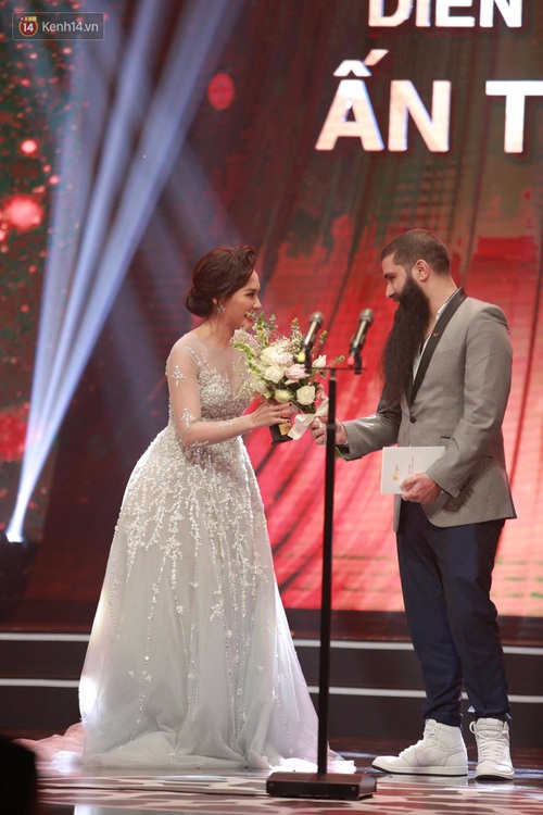 Người phán xử và Sống chung với mẹ chồng chia nhau hết giải về phim ảnh của VTV Awards - Ảnh 4. Người phán xử và Sống chung với mẹ chồng chia nhau hết giải về phim ảnh của VTV Awards - Ảnh 4.