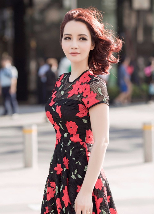 Mỹ nhân Vbiz cùng tuổi, ai xinh đẹp và trẻ trung hơn? - Ảnh 6.