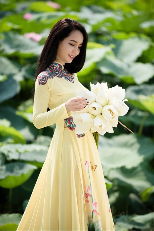 Mỹ nhân Vbiz cùng tuổi, ai xinh đẹp và trẻ trung hơn? - Ảnh 5.