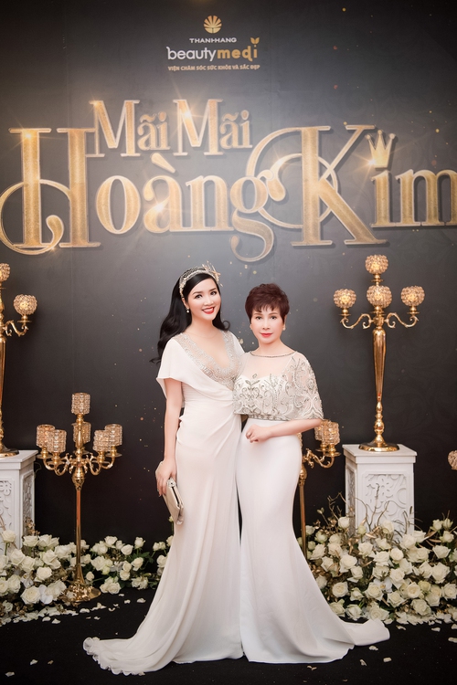 Ở tuổi 47, ngôi sao phim “Gia đình là số 1” vẫn trẻ trung và nổi bật dự sự kiện tại Việt Nam - Ảnh 7. Ở tuổi 47, ngôi sao phim “Gia đình là số 1” vẫn trẻ trung và nổi bật dự sự kiện tại Việt Nam - Ảnh 7.